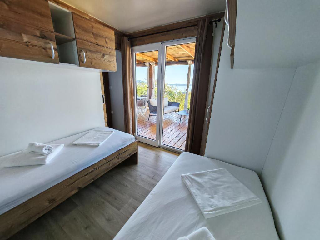 Postel nebo postele na pokoji v ubytování Mobile home Sparkle TT