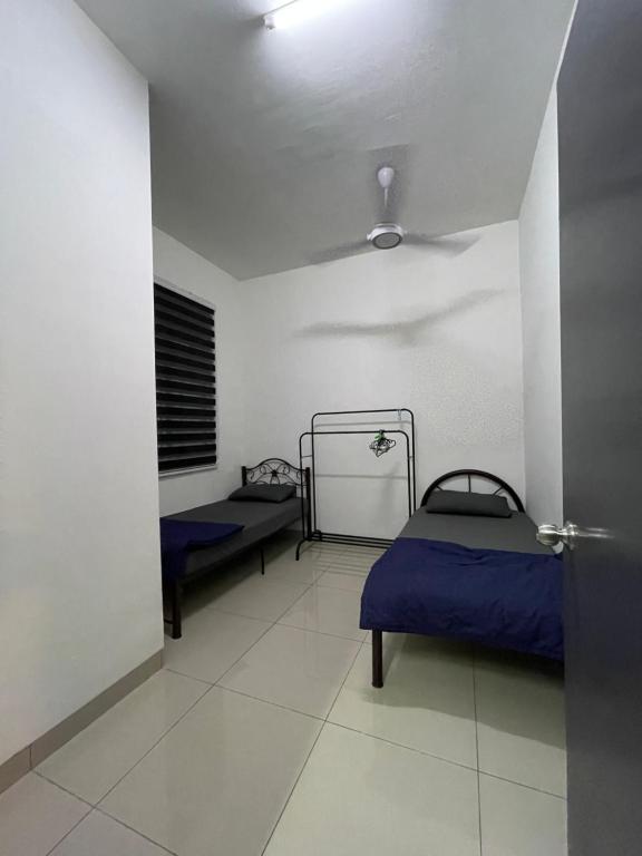 Postel nebo postele na pokoji v ubytování HOMESTAY TERATAK SAKINAH ii