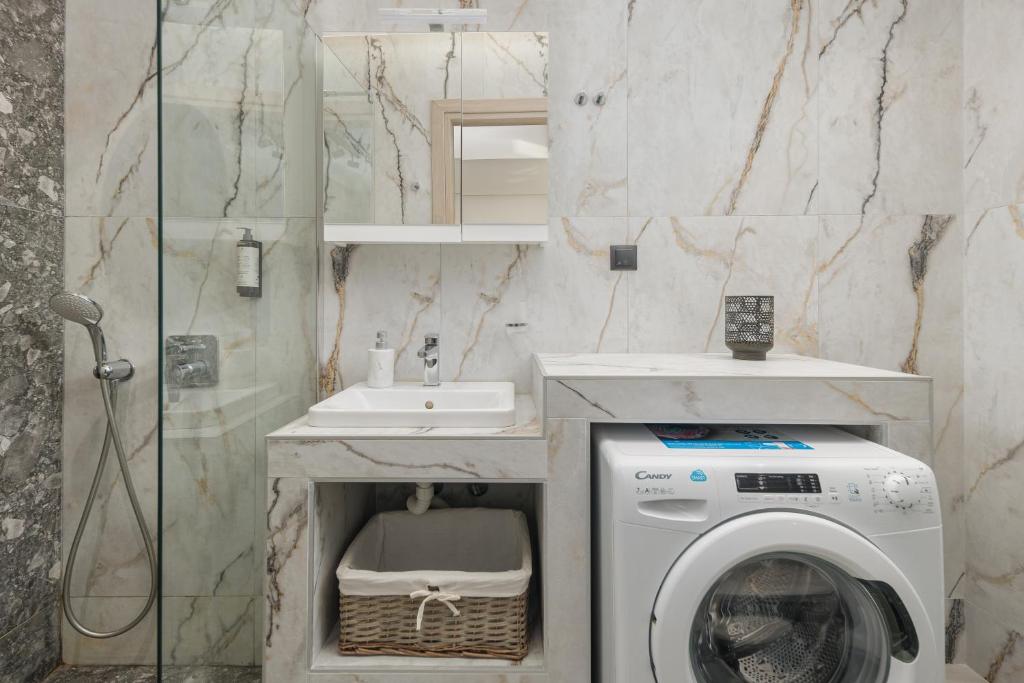 Kúpeľňa v ubytovaní MELIGEO Suites Center of IOANNINA