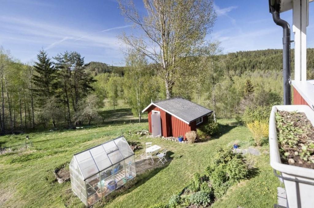 Zahrada ubytování Gezellige Zweedse stuga Dalsland