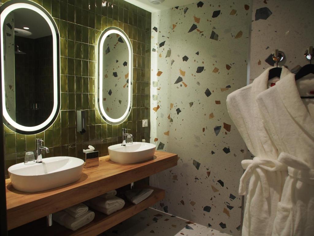 Ванная комната в Dali Hôtel Perpignan - Restaurant