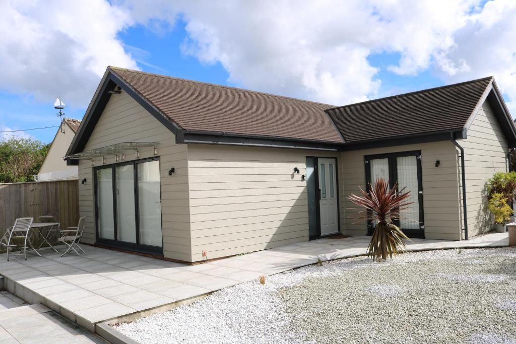 a detached house with a garage at Luxury 2 bedroom property in quiet location close to SW Coastal Path in Paignton