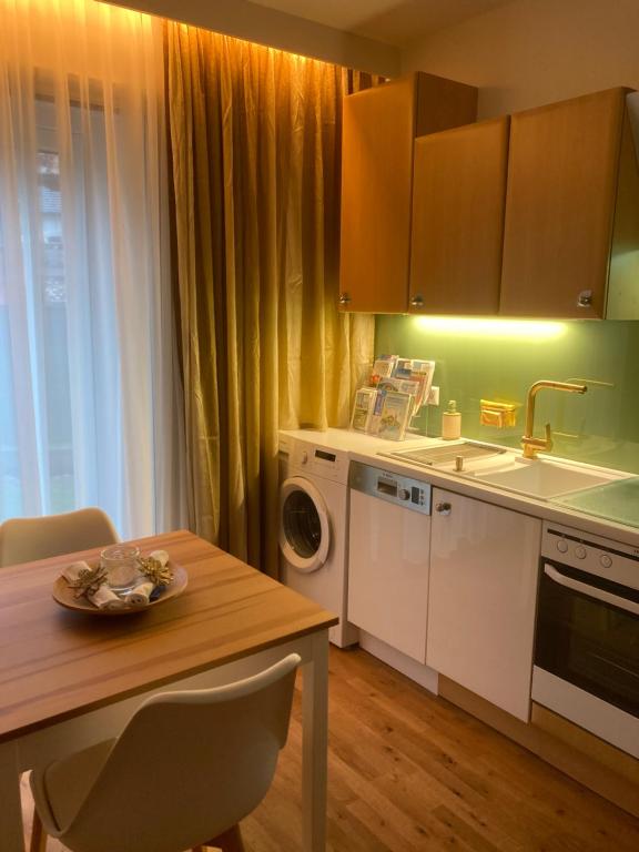 Kuchyň nebo kuchyňský kout v ubytování Golden Rooms