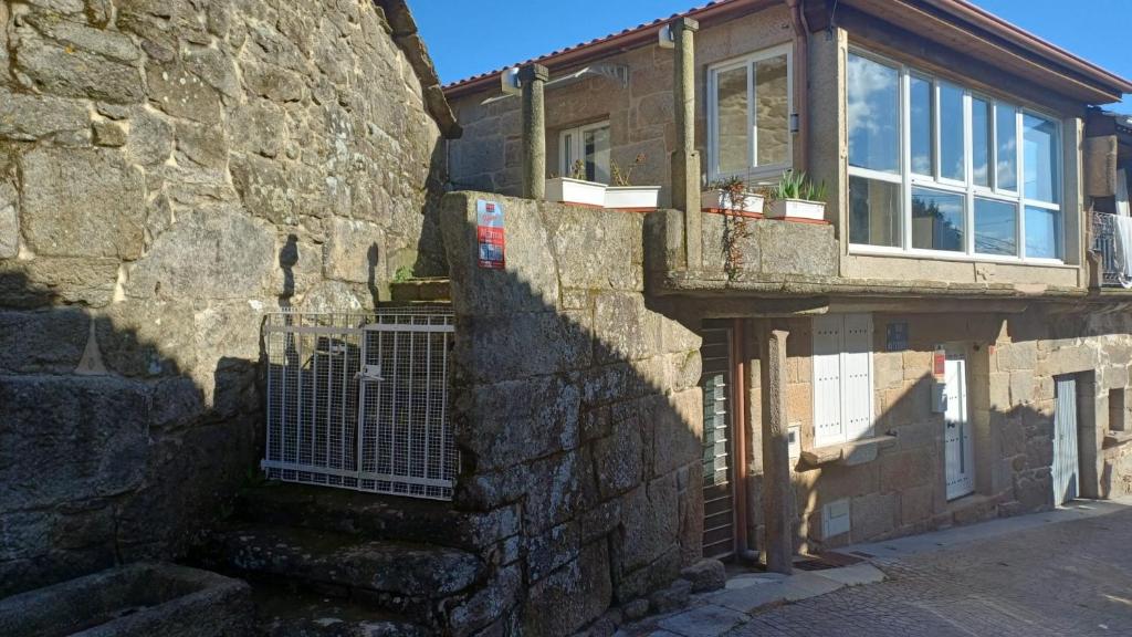 Το κτήριο όπου στεγάζεται  η παραθεριστική κατοικία