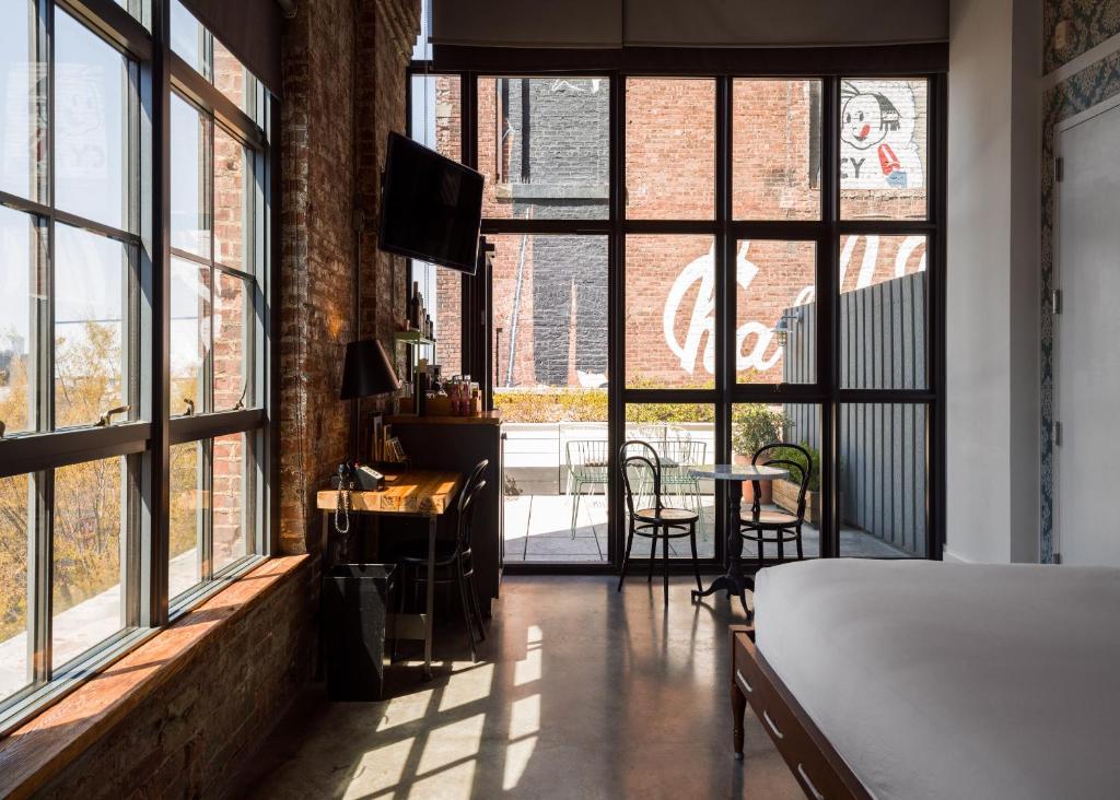 Postel nebo postele na pokoji v ubytování Wythe Hotel