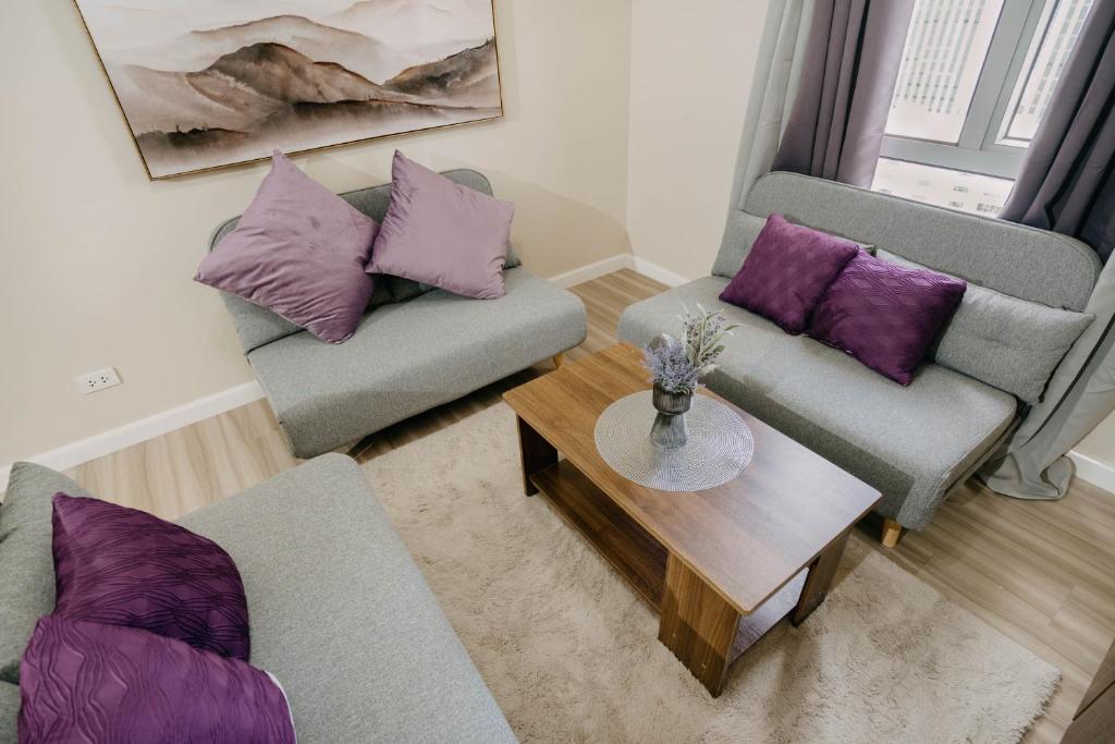 Posezení v ubytování NEW! Trendy 1BR in Cebu IT Park- Central location