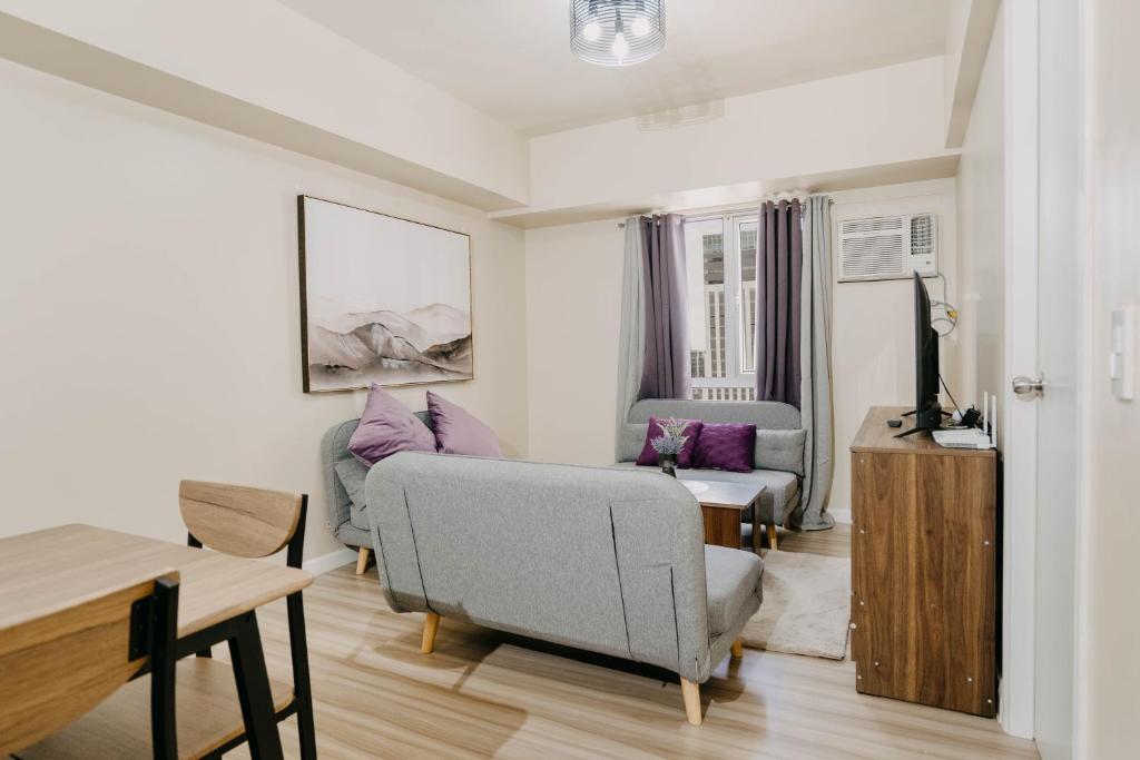 Posezení v ubytování NEW! Trendy 1BR in Cebu IT Park- Central location