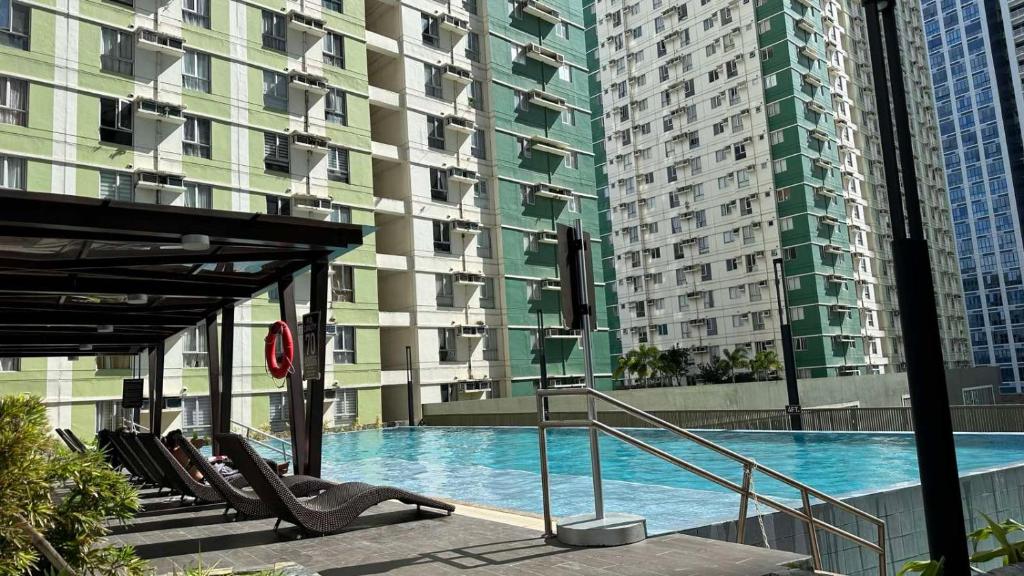 Bazén v ubytování NEW! Trendy 1BR in Cebu IT Park- Central location nebo v jeho okolí