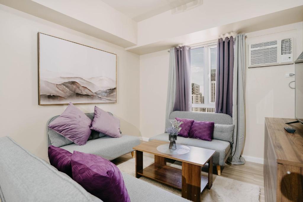 Posezení v ubytování NEW! Trendy 1BR in Cebu IT Park- Central location