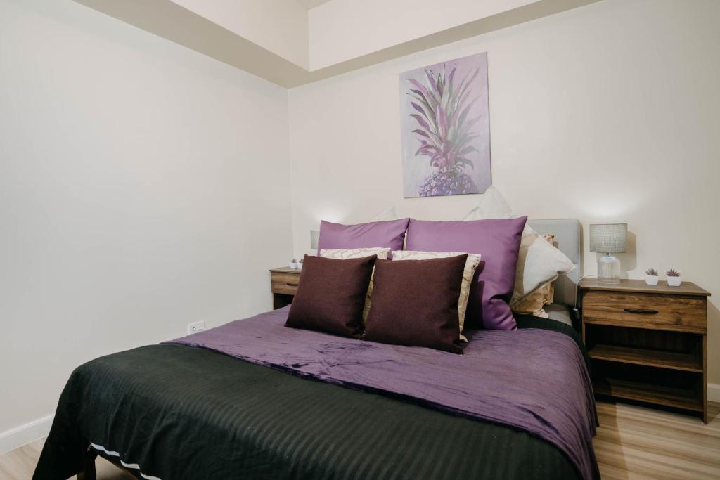Postel nebo postele na pokoji v ubytování NEW! Trendy 1BR in Cebu IT Park- Central location