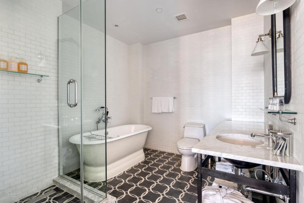 Koupelna v ubytování Wythe Hotel