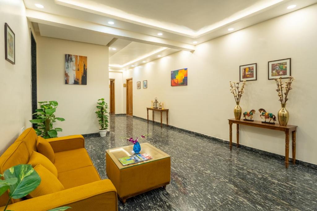 Posezení v ubytování Lime Tree Hotel & One Bed Room Serviced Apartment - Noida Sector 50 Metro with Party Venue