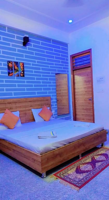 Postel nebo postele na pokoji v ubytování Taj Street Hostel