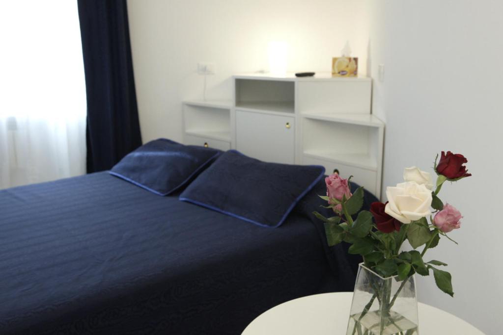 Łóżko lub łóżka w pokoju w obiekcie B&B Roma Olimpic