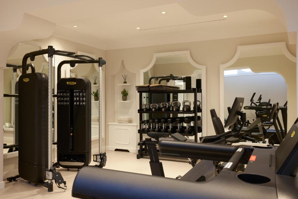 Fitness centrum a/nebo fitness zařízení v ubytování Grand Hotel de la Ville