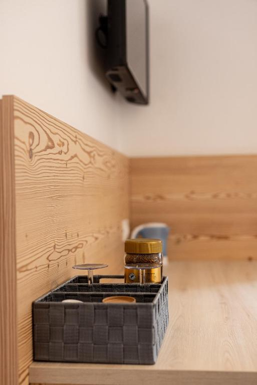 Kuchyň nebo kuchyňský kout v ubytování SAN PIETRO DOLOMITI Small Budget Hotel