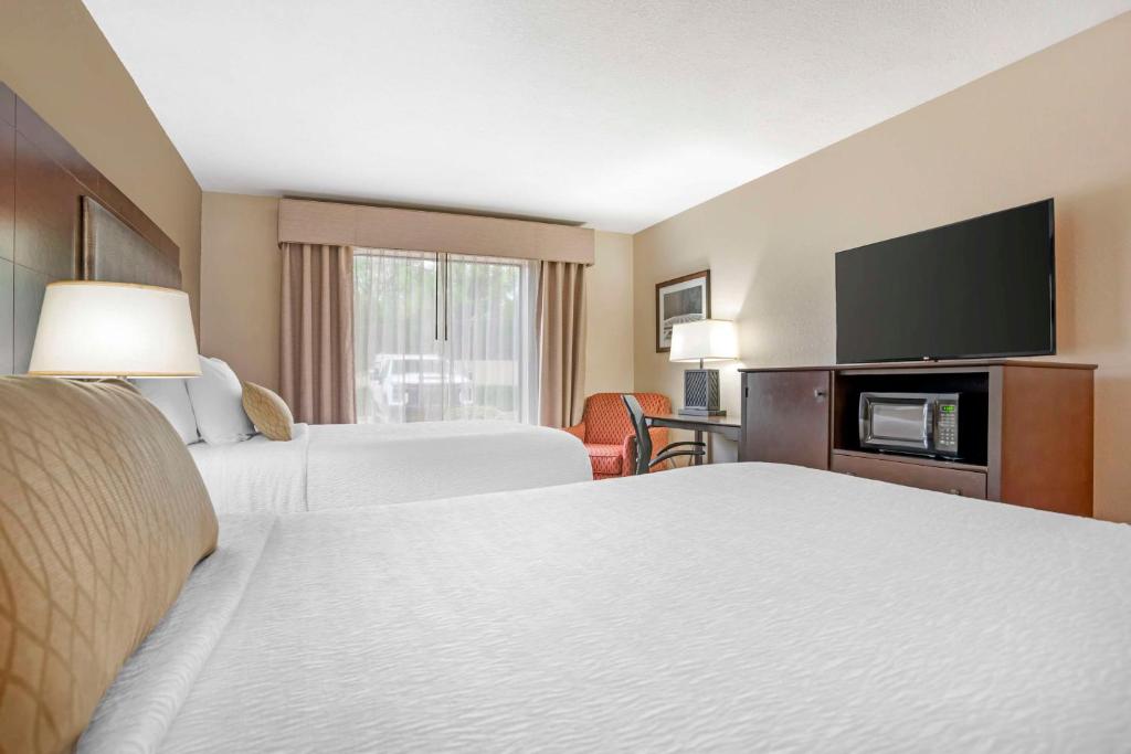 Best Western Gardendale - 带滚动淋浴的四倍房间 - 残疾人