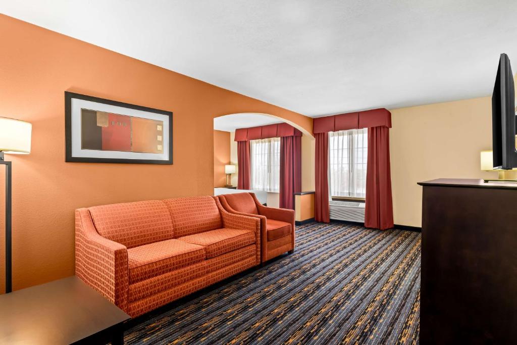 Best Western Kenosha Inn - Deluxe King Suite