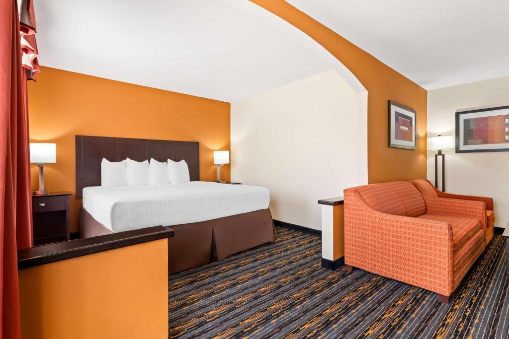Best Western Kenosha Inn - King Suite With Whirlpool - Non-Smoking