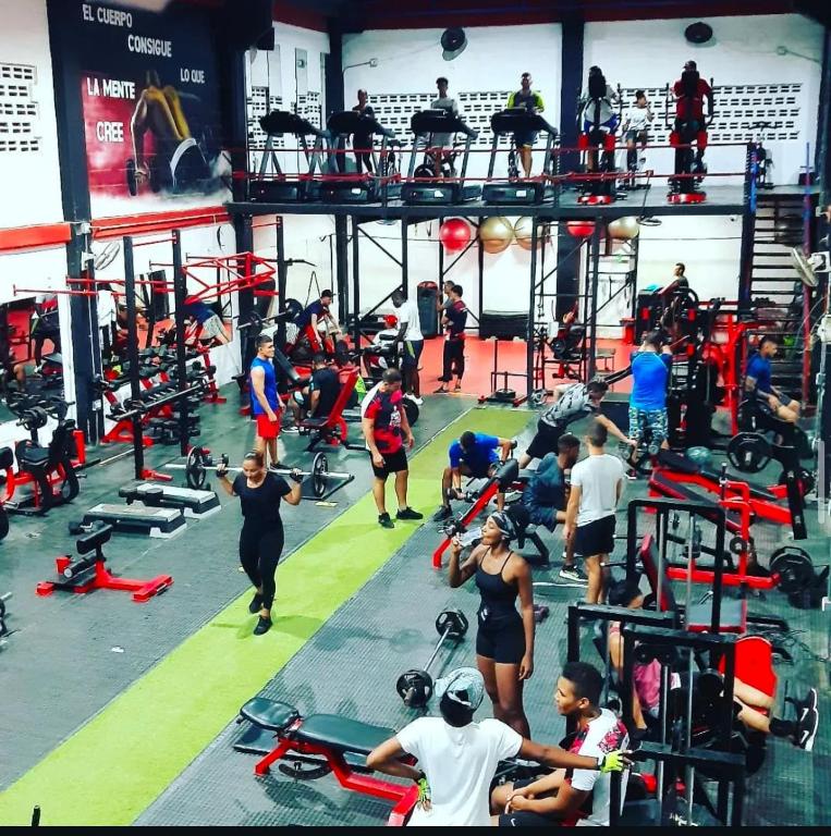 Fitness centrum a/nebo fitness zařízení v ubytování HOTEL COSTA DEL SOL mav