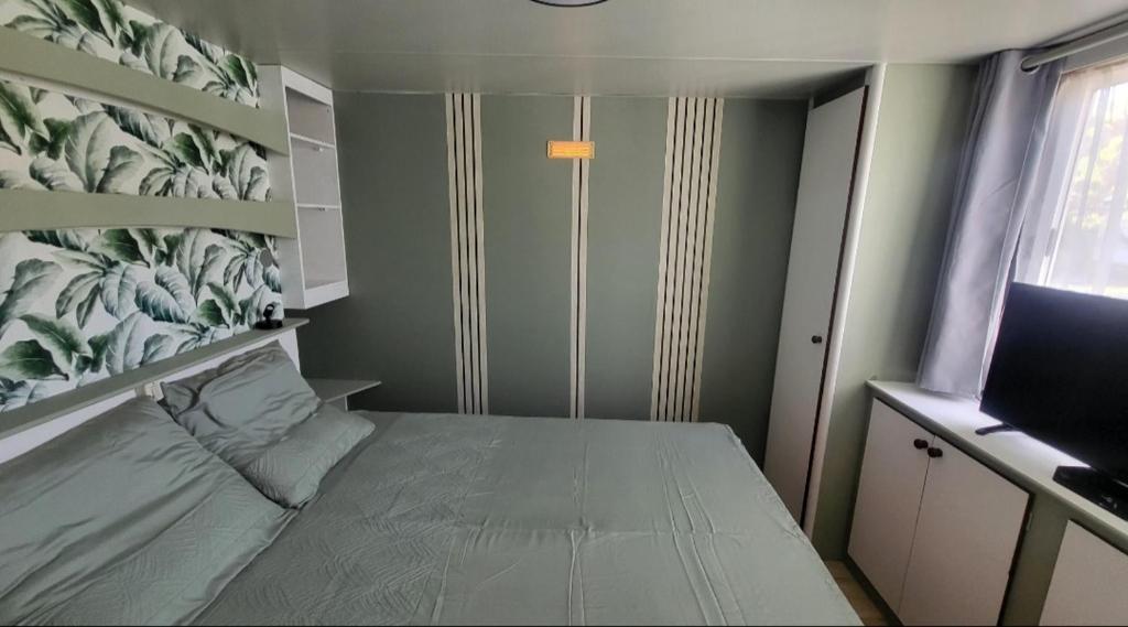 Postel nebo postele na pokoji v ubytování Mobilhome 5 personnes en Ardèche
