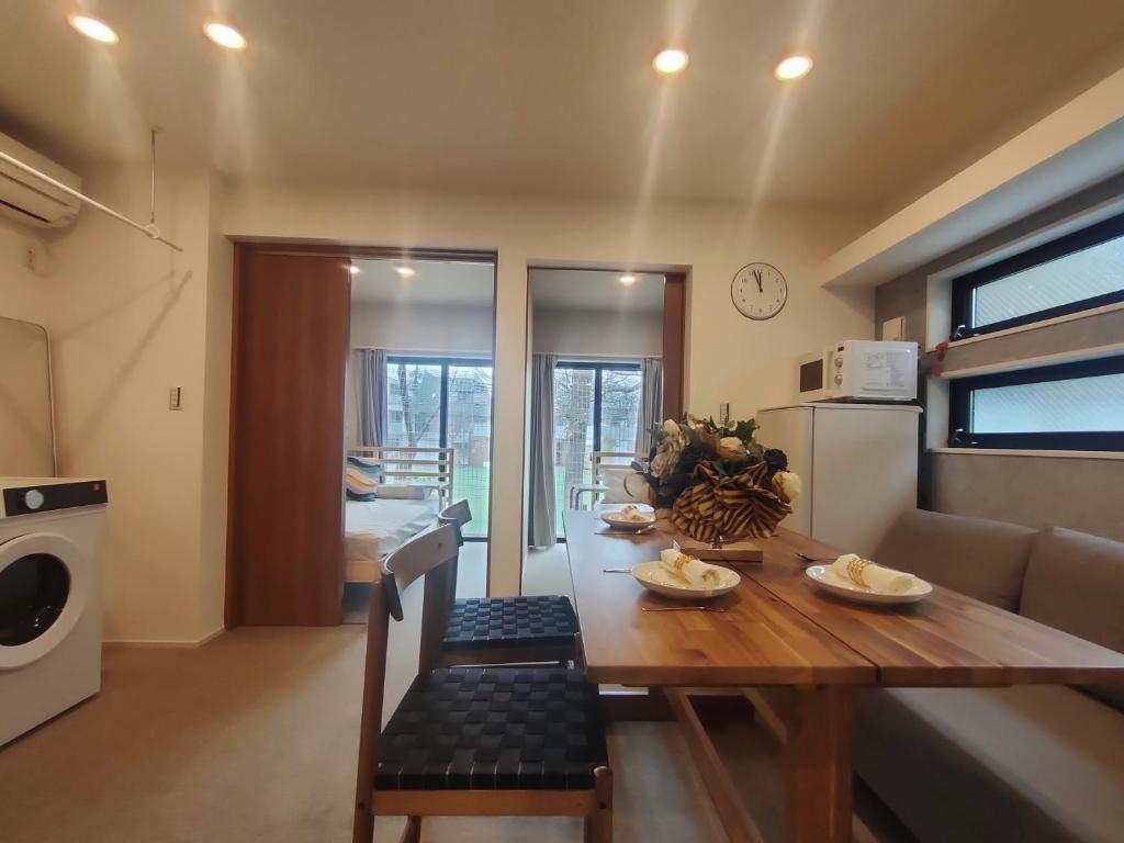C2 Shibuya new hotel, 2 bedrooms and 1 living room, 7 mins to ST Max 6P 渋谷全新酒店 全新装修 两室一厅 交通中心 车站7分钟 最大6人 直达新宿 涉谷 表参道 品川 池袋 上野 代代木 银座 原宿