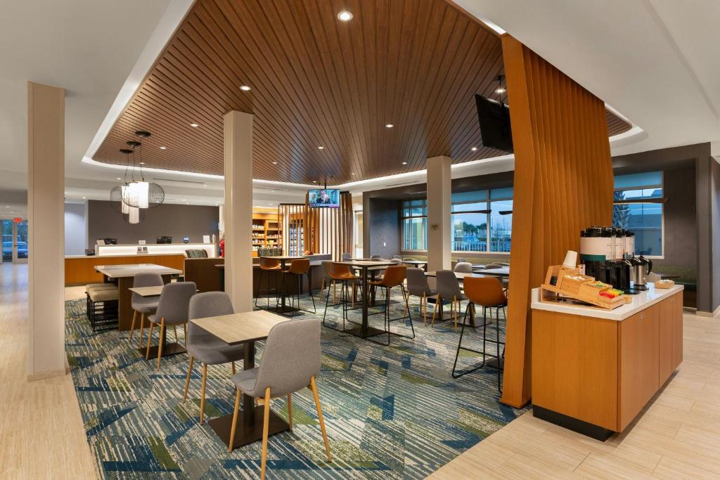 Restaurace v ubytování SpringHill Suites by Marriott West Melbourne Palm Bay