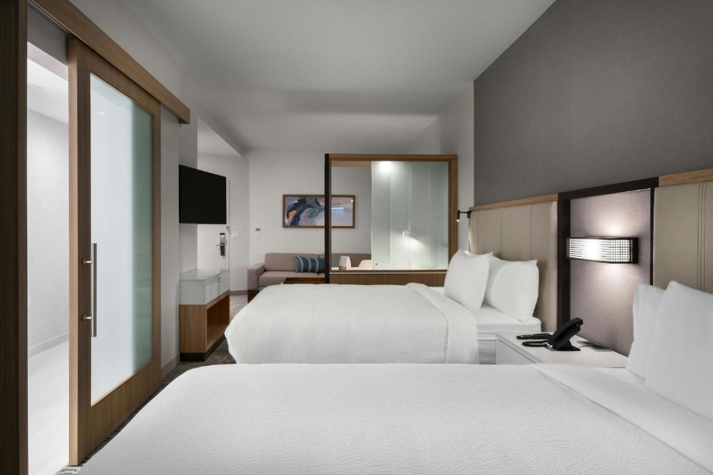 Postel nebo postele na pokoji v ubytování SpringHill Suites by Marriott West Melbourne Palm Bay