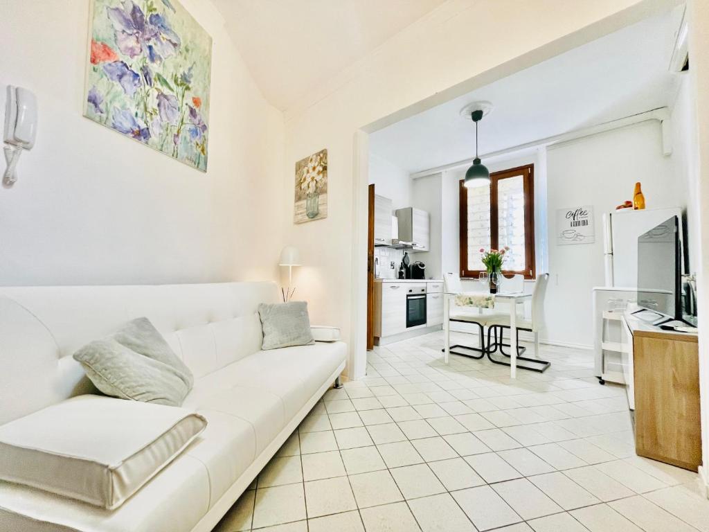 Tiny Apartment 8