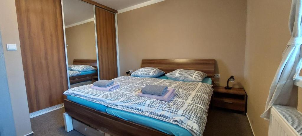 Postel nebo postele na pokoji v ubytování Penzión u Jurka Zuberec