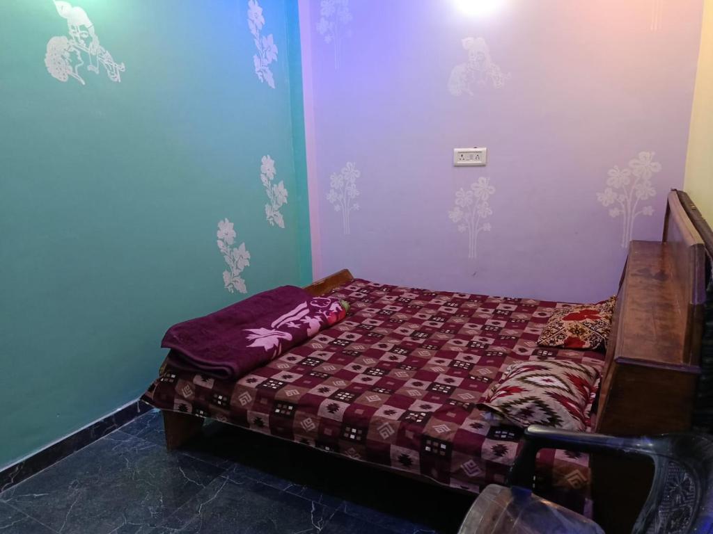 Postel nebo postele na pokoji v ubytování Maa janki guest house