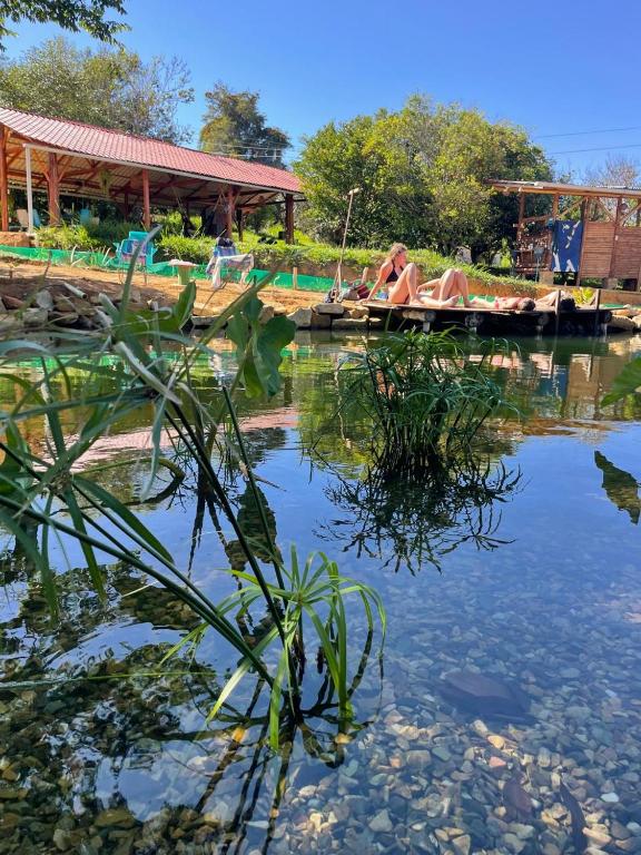 Bazen v nastanitvi oz. blizu nastanitve La Pacha Eco-Finca Glamping