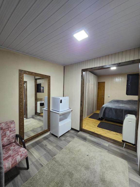 Ένα ή περισσότερα κρεβάτια σε δωμάτιο στο Quarto privativo oasis pousada