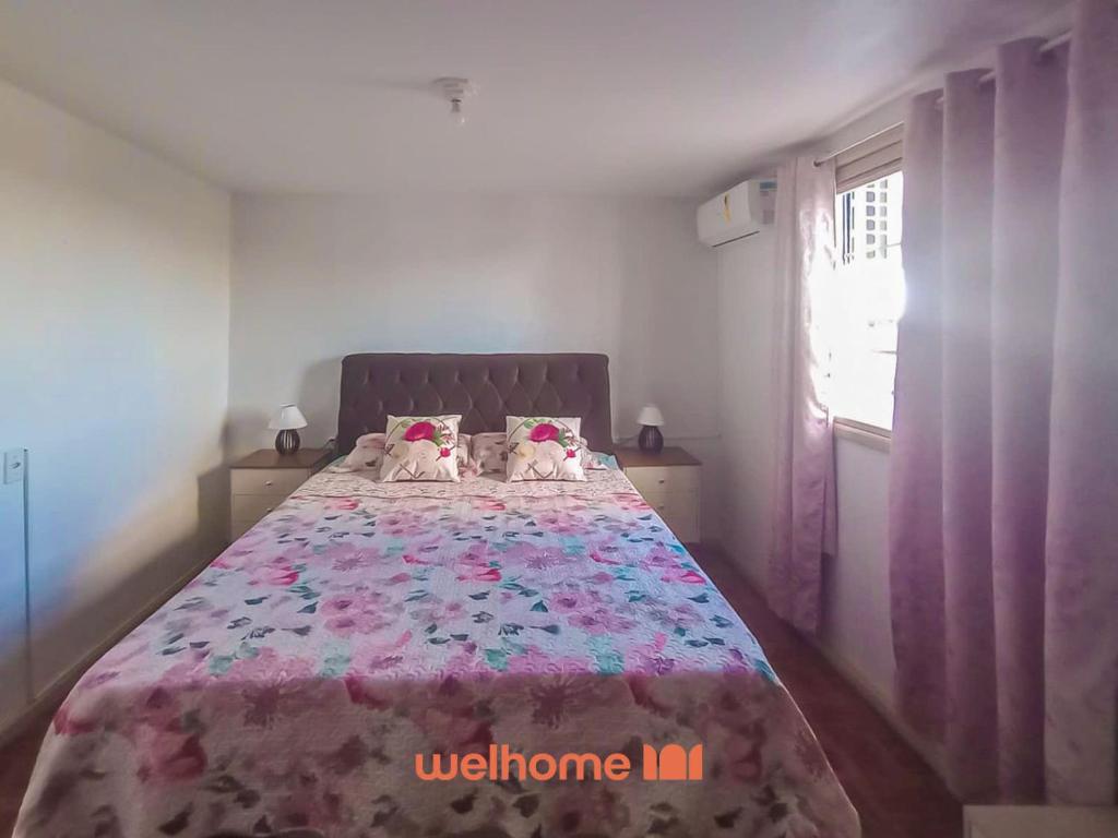 two cats laying on a bed in a bedroom at Cobertura com Vista e Conforto no RS in Santo Ângelo