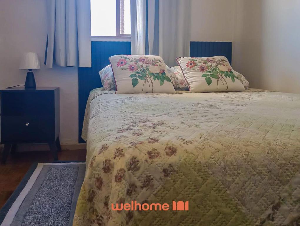 a bed with two pillows on it in a bedroom at Cobertura com Vista e Conforto no RS in Santo Ângelo