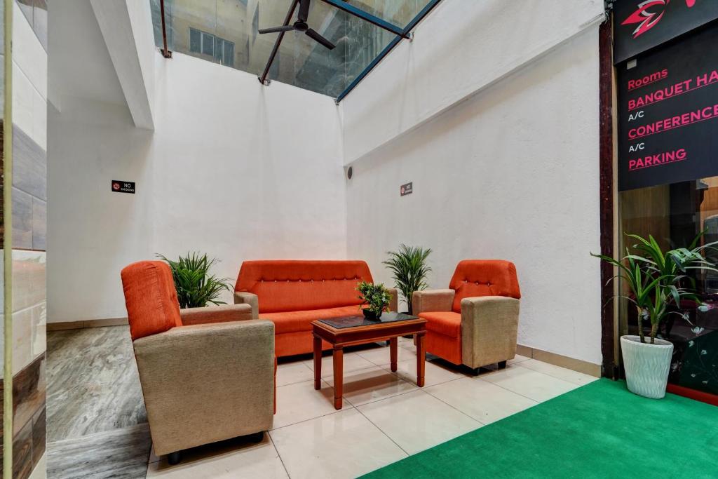 Posezení v ubytování Collection O Skry Hotels Gandhipuram