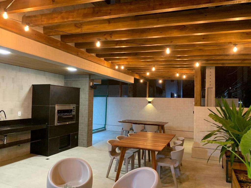 Kuchyň nebo kuchyňský kout v ubytování Quarto e Sala na Ponta Verde e Pajuçara