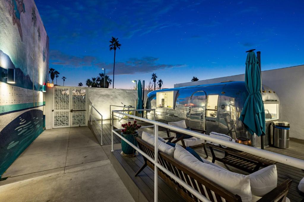 Balkón nebo terasa v ubytování The Skylark, a Palm Springs Hotel