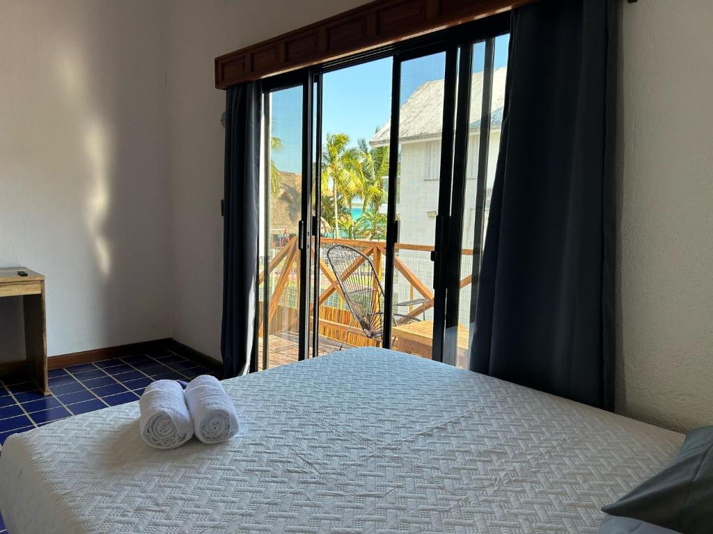 Postel nebo postele na pokoji v ubytování Hotel Solana Bacalar Lakefront