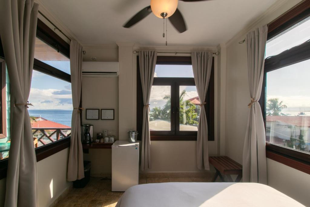 Una cama o camas en una habitación de Hotel Palma Royale