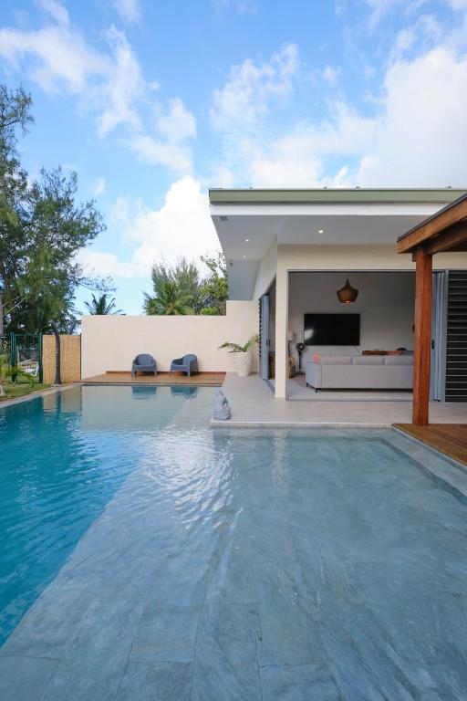 Kolam renang di atau dekat dengan Moorea Beach Villas