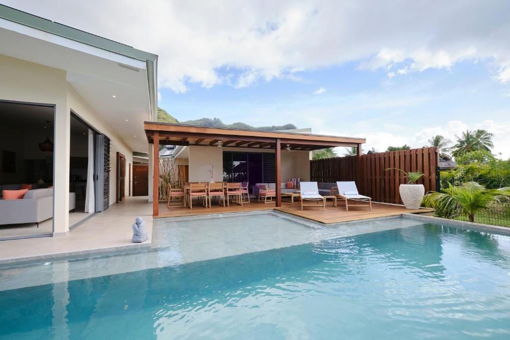 Kolam renang di atau dekat dengan Moorea Beach Villas
