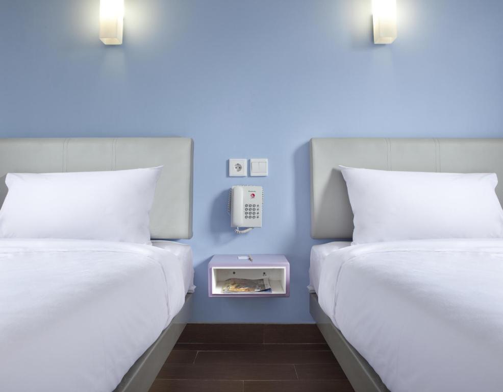 Ein Bett oder Betten in einem Zimmer der Unterkunft Amaris Hotel Bandara Soekarno Hatta