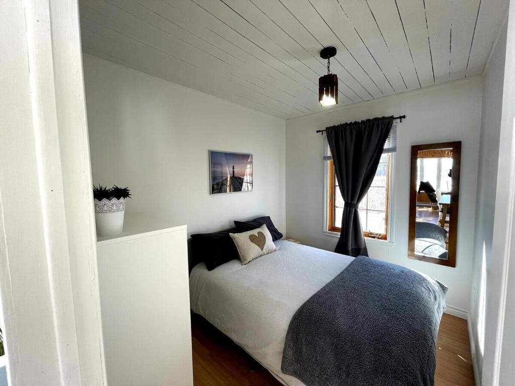 Postel nebo postele na pokoji v ubytování Chalet St-Jean-Sur-Richelieu Waterfront