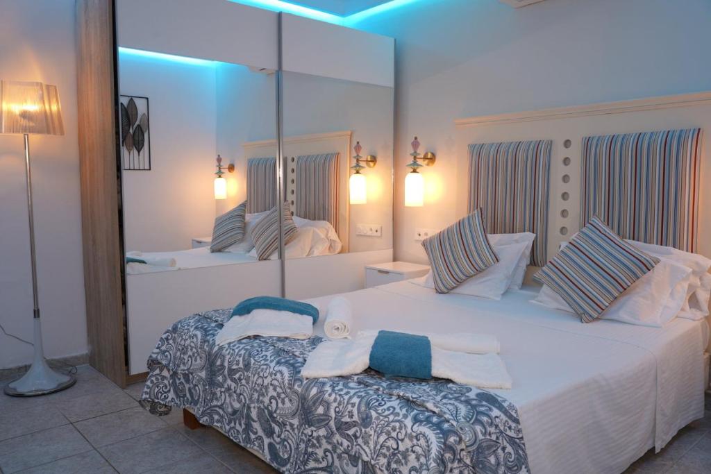 Postel nebo postele na pokoji v ubytování Olympia Corfu