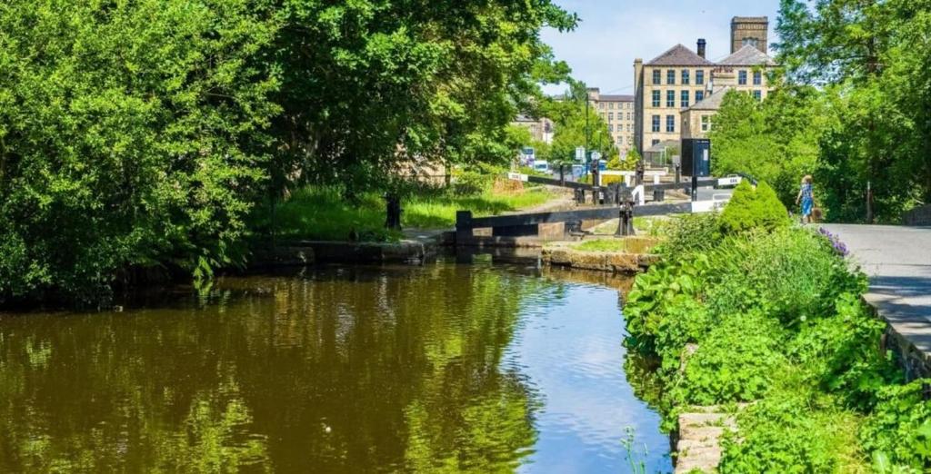 LindleyにあるHuddersfield Town Canal Retreat pet friendlyのギャラリーの写真