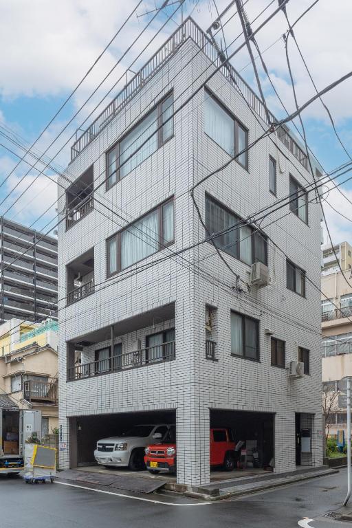 Home suite Home Ryogoku - Perfect for Families and Groups, Spacious 197m2 Home with 8 BR & 3 BA, Up to 15 ppl with Parking and 3 Stations