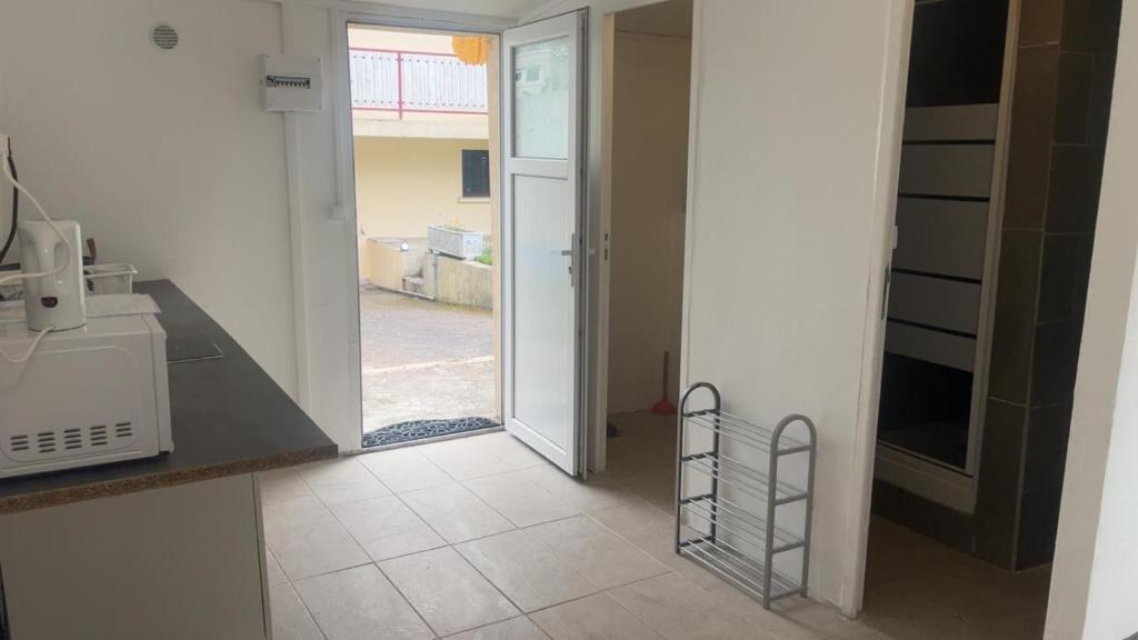 a kitchen with a door leading into a kitchen with a counter at Le Nid Chaleureux Ecoresponsable in Sevran