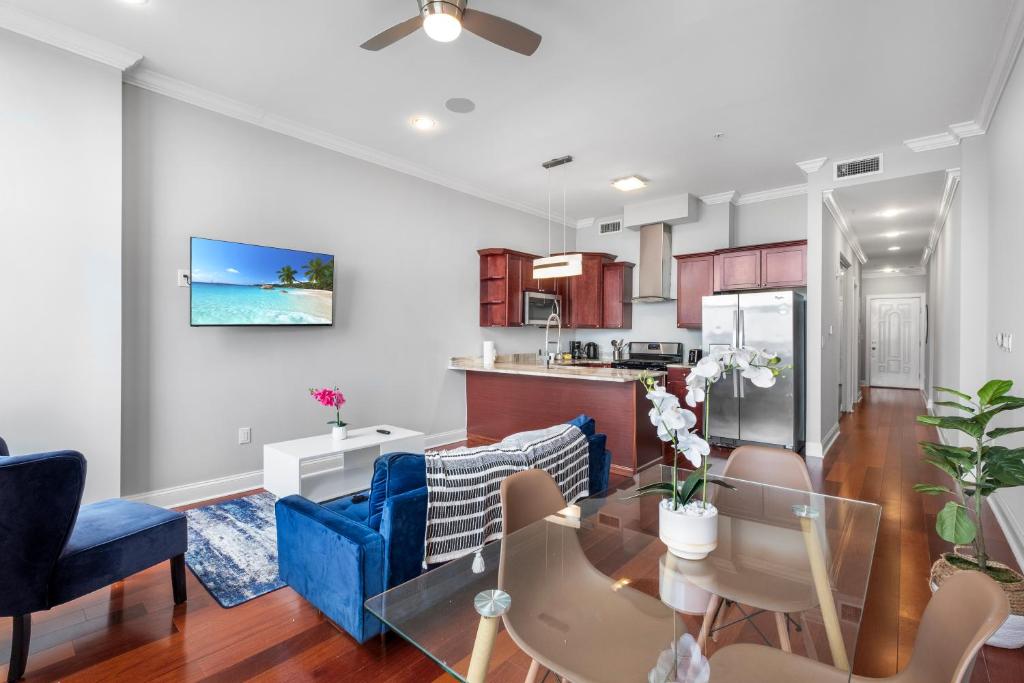 Picture of Sleek Residence With Rooftop Pool And Gym, Philadelphia (updated prices ...