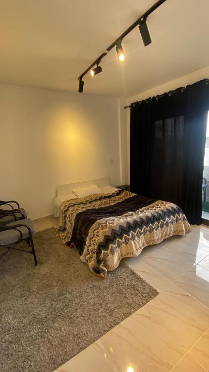 Ένα ή περισσότερα κρεβάτια σε δωμάτιο στο غرفه خاصه - حمام ومطبخ مشترك